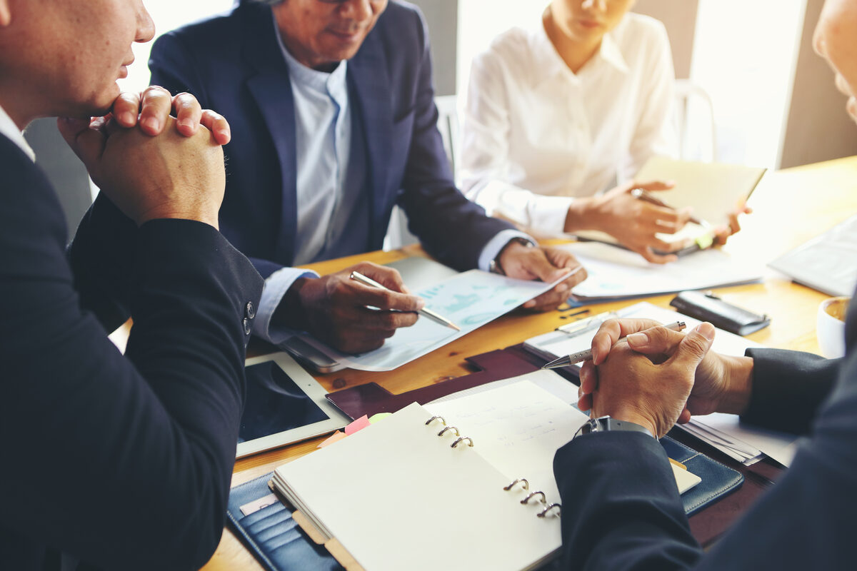 Investigator meeting with an attorney client